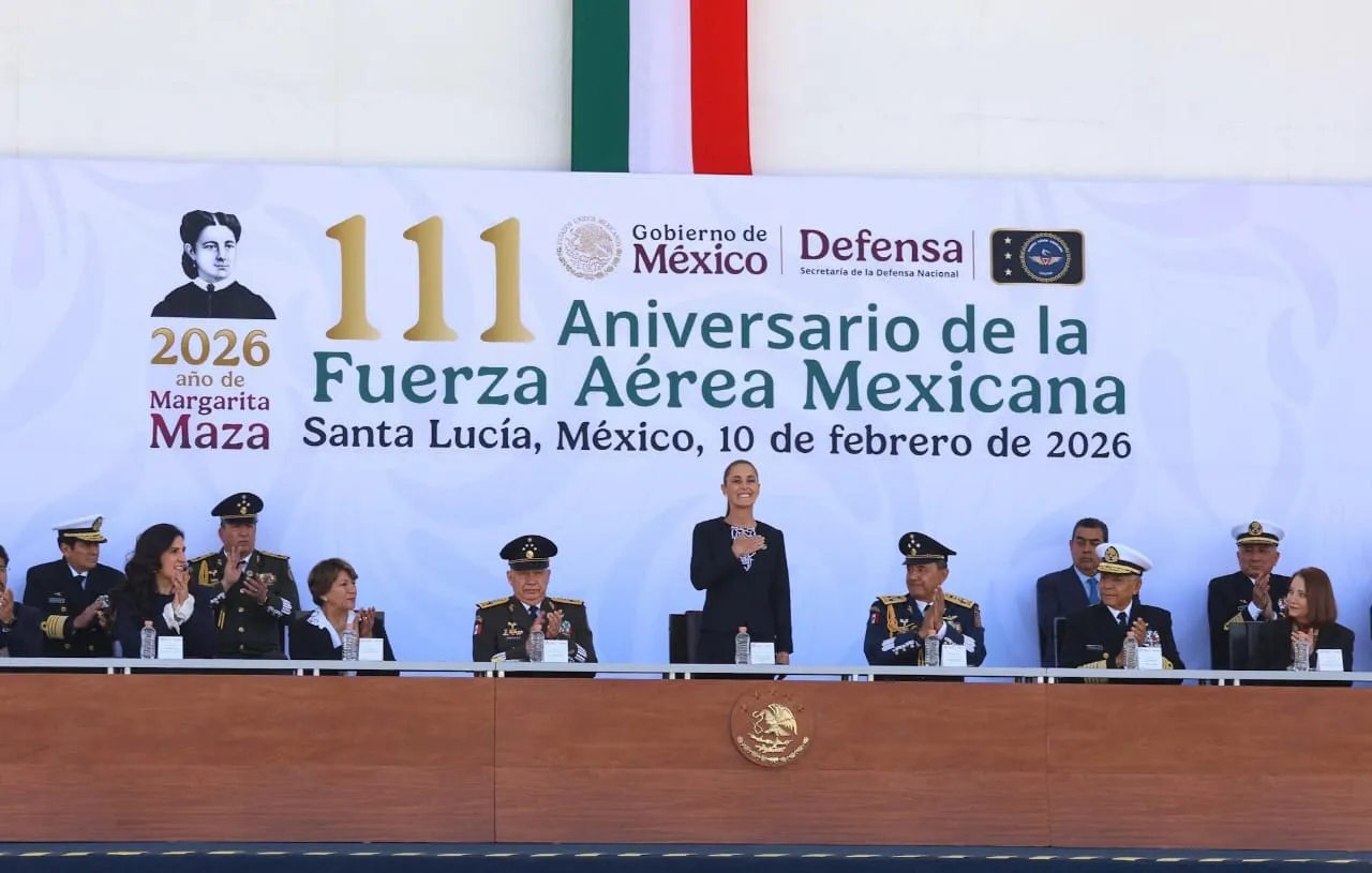 Presidenta Claudia Sheinbaum y gobernadora Delfina Gómez en el 111 Aniversario de la Fuerza Aérea Mexicana