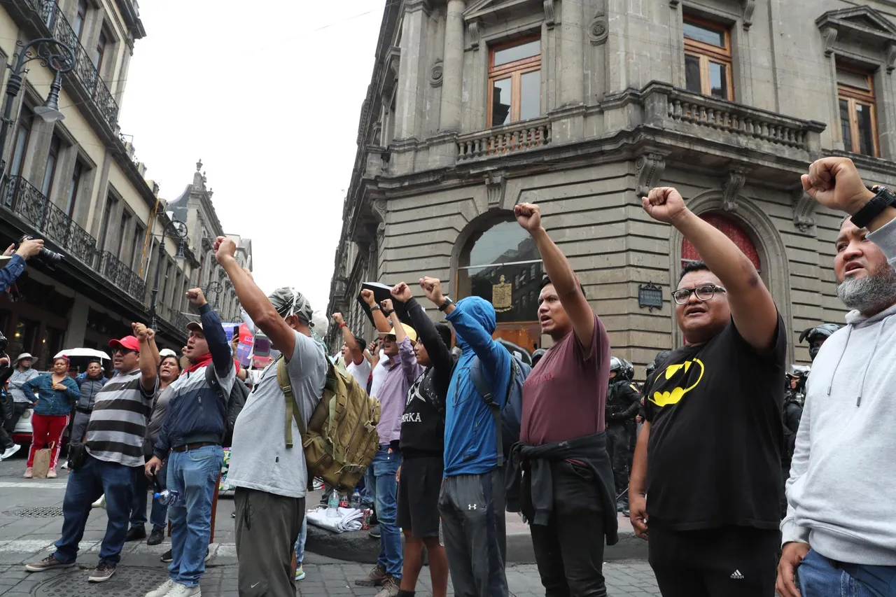 CNTE golpea a restaurantes del Centro Histórico; pérdidas llegan a 40 mil pesos diarios