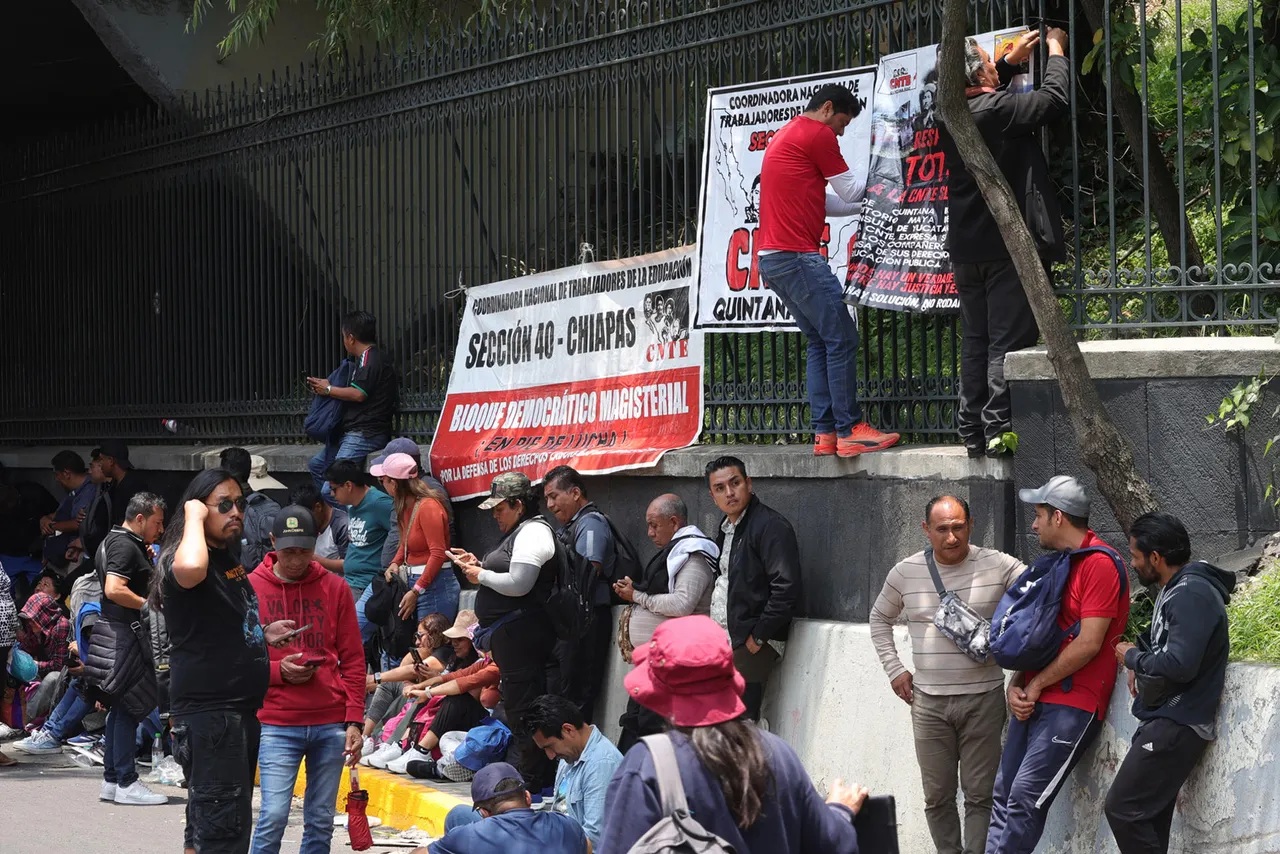 Protestas de maestros provocan caos vial cerca del Estadio Azteca