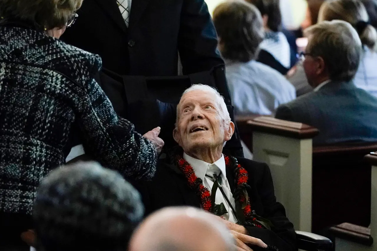 El expresidente Jimmy Carter, con 100 años, espera poder votar a Kamala Harris