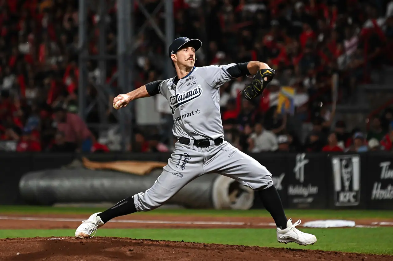 En la novena, Monterrey sentenció el encuentro con un rally de tres anotaciones, encabezado por Yonny Hernández, quien se fue de 5-3 con un triple y dos carreras impulsadas.