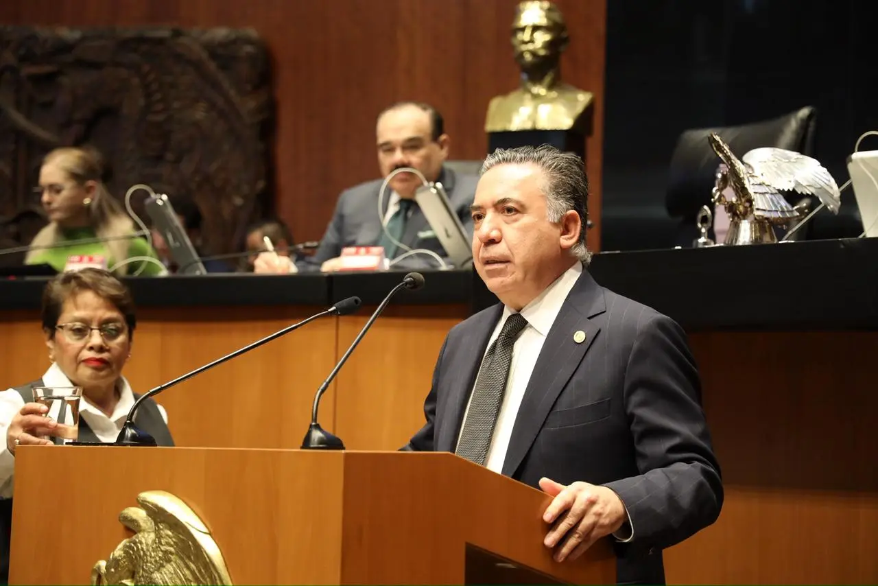Enrique Inzunza Cazárez, senador de Morena, durante una sesión del Senado de la República