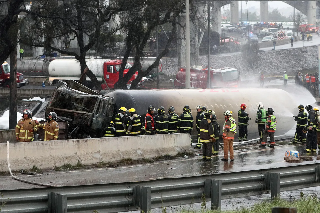 Explosión de camión de gas deja 57 heridos, 19 graves, en Ciudad de México