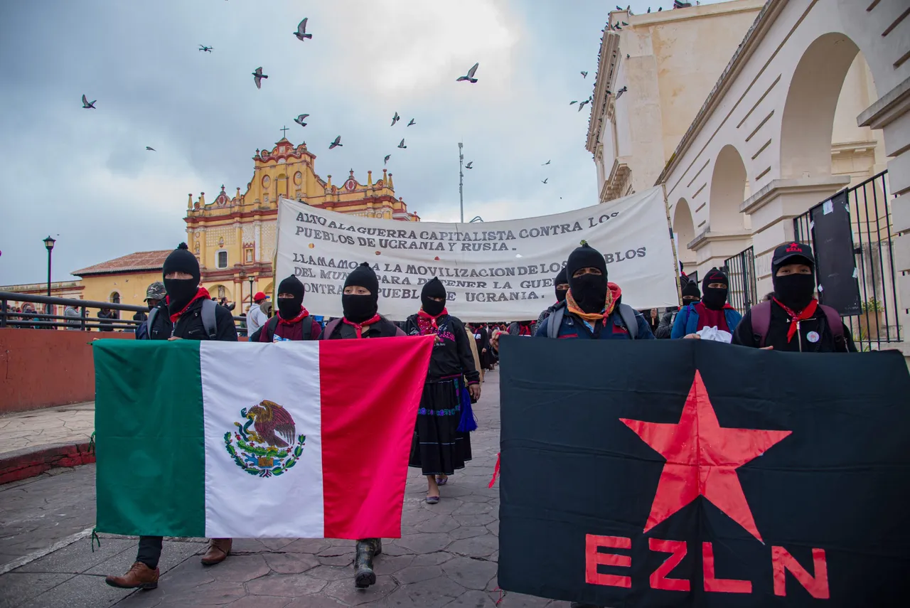 Zapatistas marchan en México contra &#8220;guerras mundiales&#8221; y respaldan a Ucrania