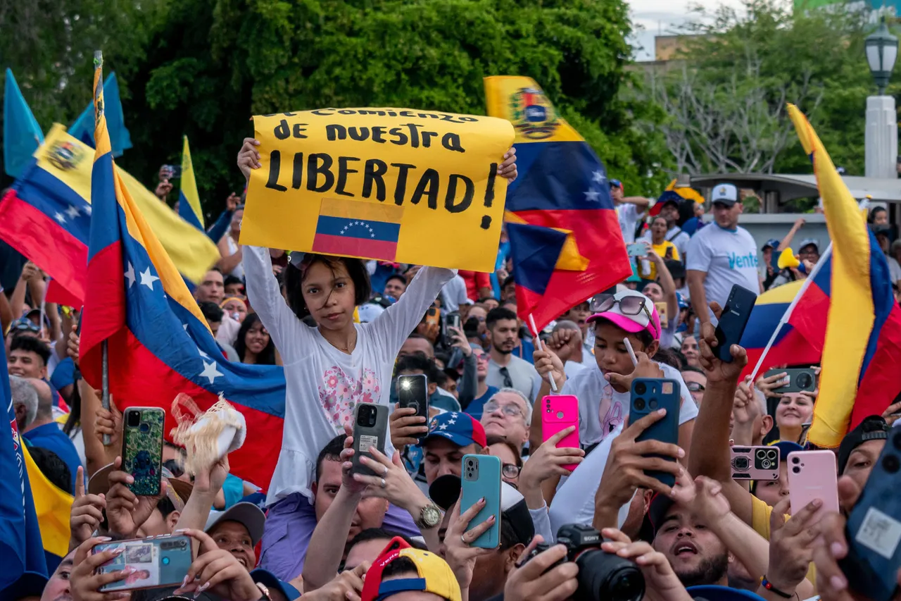 González Urrutia ofrece a opositora Machado el cargo &#8220;que ella desee&#8221; en eventual gobierno