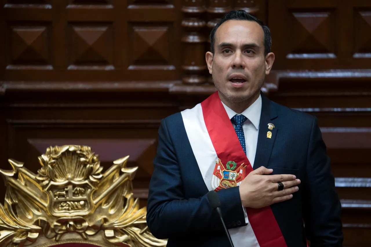 Presidente interino de Perú lidera operativo masivo en cárceles