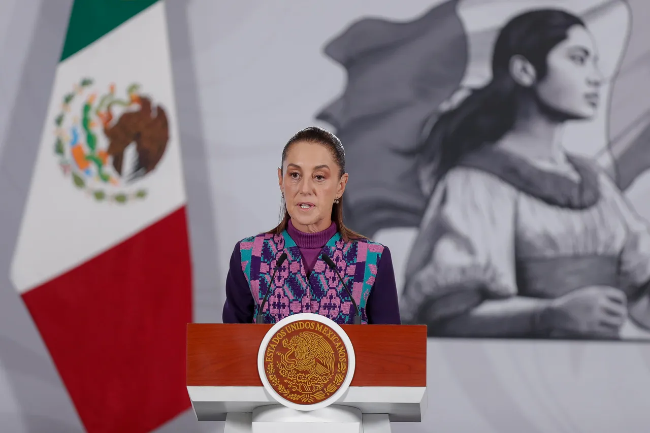 La presidenta de México anuncia un aumento del 13 % en el salario mínimo para 2025