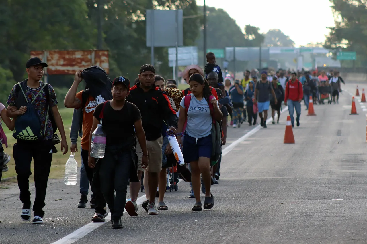 La caravana migrante denuncia más restricciones tras la reunión de México con EEUU