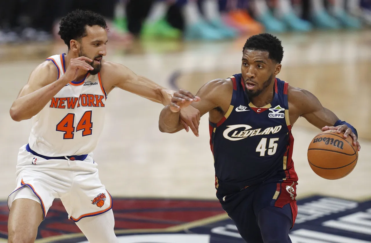 Tras ganar los dos primeros partidos en el Madison Square Garden, los New York Knicks asaltaron el campo de los Cleveland Cavaliers (121-108) y tomaron ventaja de 3-0