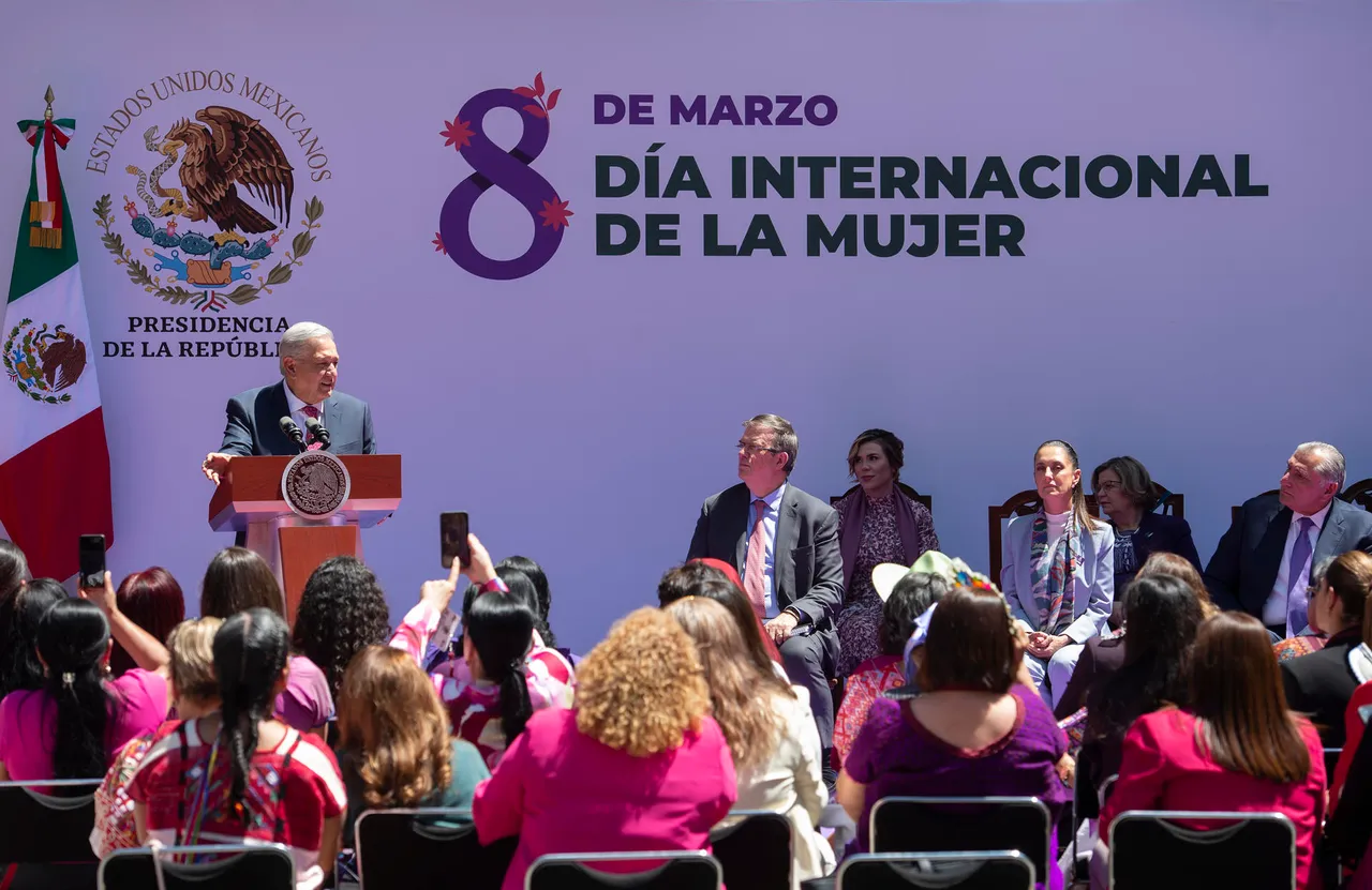 López Obrador afirma que su &#8220;transformación&#8221; ya es feminista