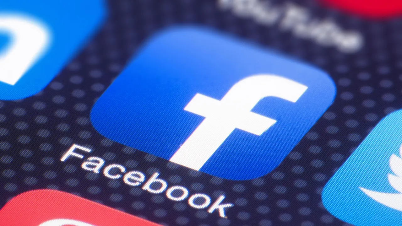 Expertos debaten el papel de gobiernos y plataformas ante la adicción a redes sociales