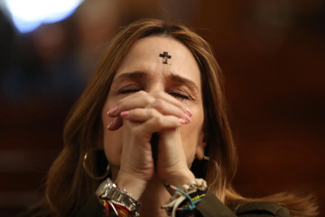 MIERCOLES DE CENIZA, CATOLICOS IGLESIA