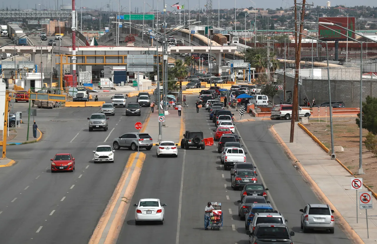 Largas filas en cruces fronterizos de norte de México por cierre de gobierno en EEUU