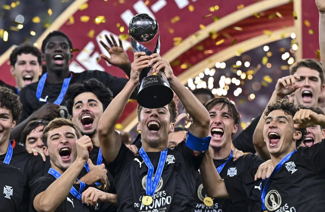 Players of Portugal celebrate with the trophy after the winning the FIFA U-17