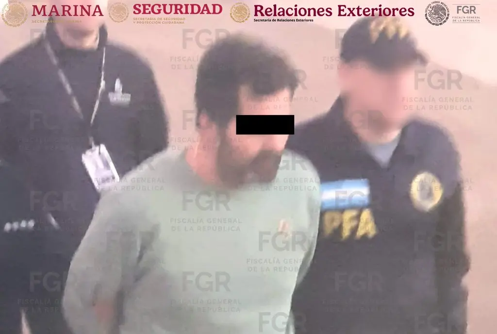 Fernando ‘N’, ex marino acusado de presunta red de huachicol fiscal, llega a México tras ser trasladado desde Argentina