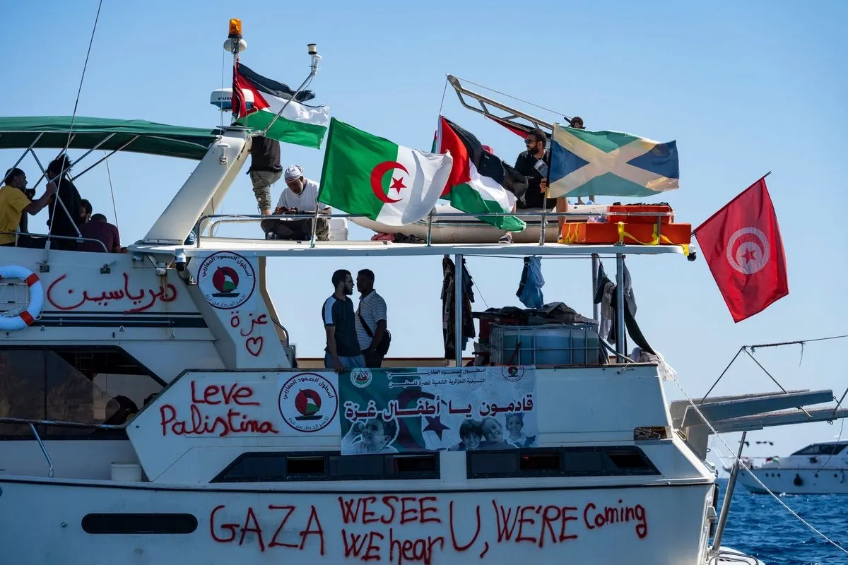 Buques interceptando flotilla en el Mediterráneo