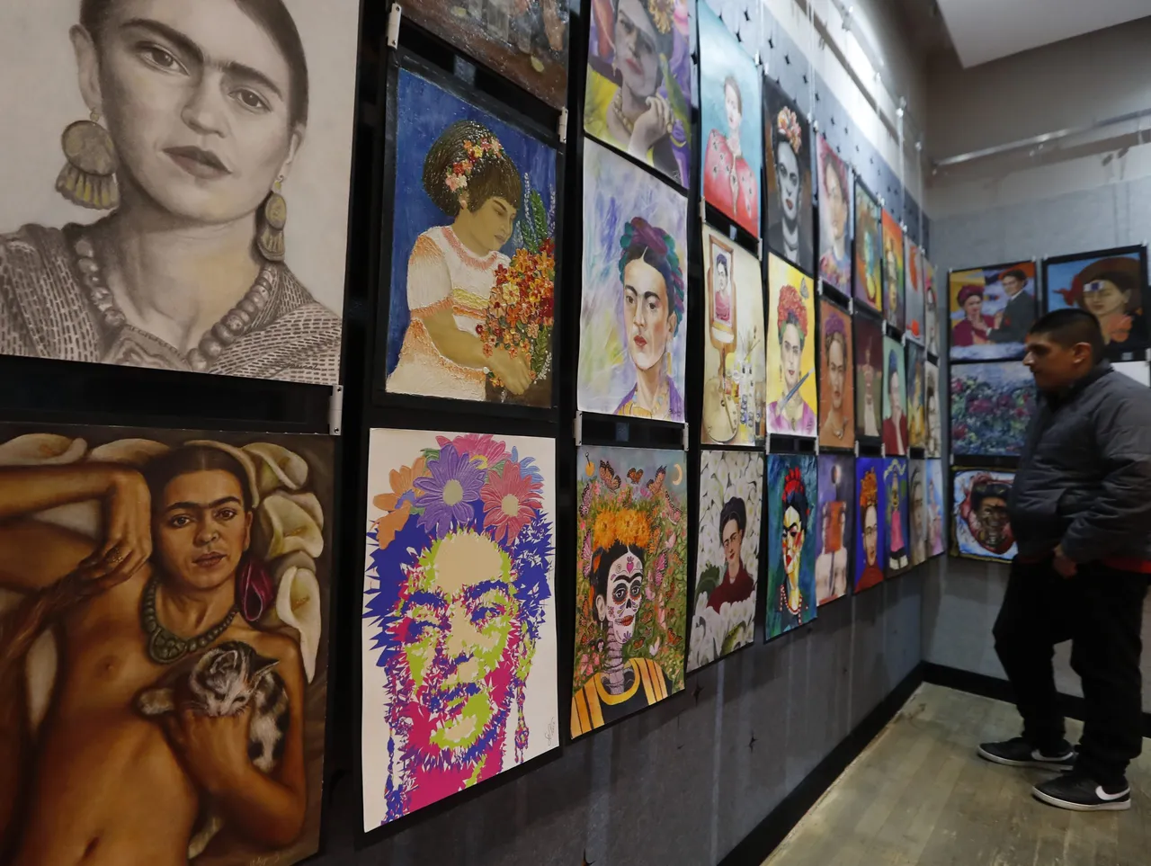 Exposición 100 Fridas para Frida llega a Ciudad de México tras su travesía por Europa