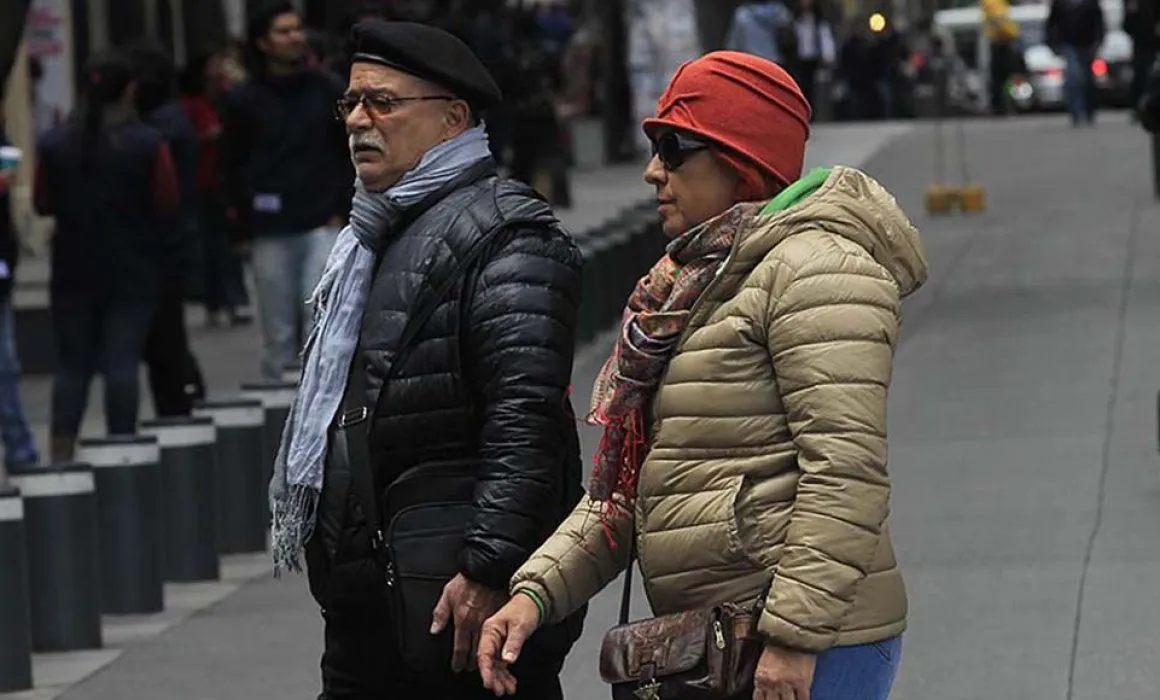 Autoridades activaron alerta roja en cinco alcaldías por temperaturas de hasta -2 grados en CDMX