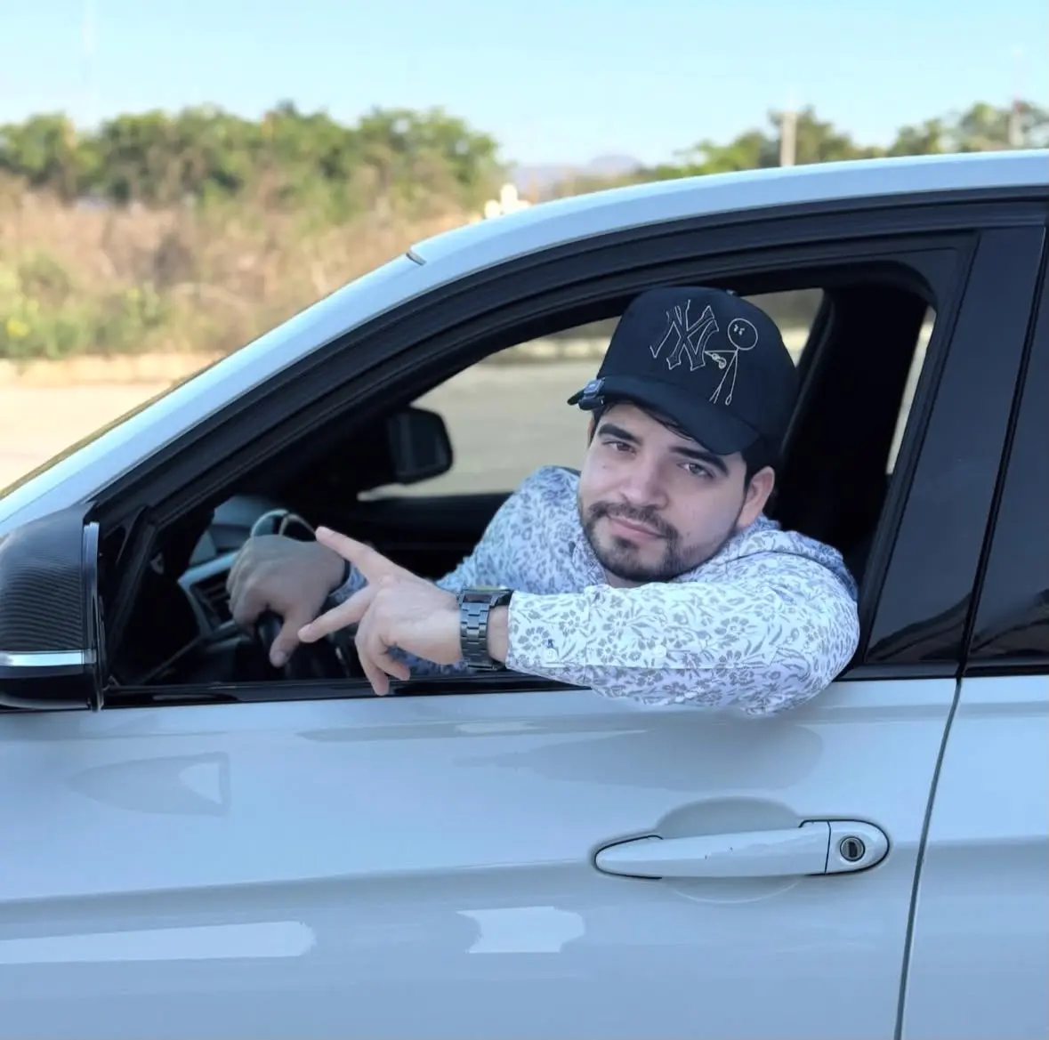 César Gastélum durante una transmisión en vivo antes de ser asesinado en Culiacán.
