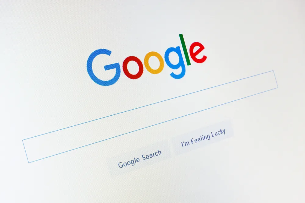Google busca mayor transparencia en la era de la inteligencia artificial generativa