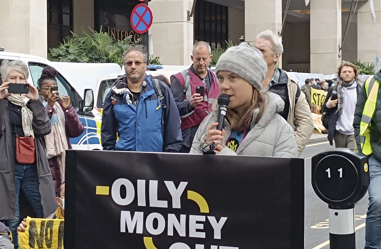 Greta Thunberg participa en una protesta en Londres contra el combustible fósil