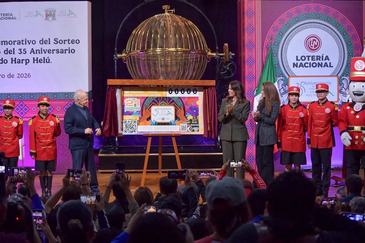 La Lotería Nacional presentó el billete conmemorativo por el 35 aniversario de la Fundación Alfredo Harp Helú