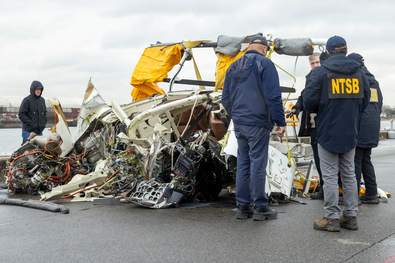 Continúa investigación de accidente helicóptero Nueva York con buzos peinando río Hudson