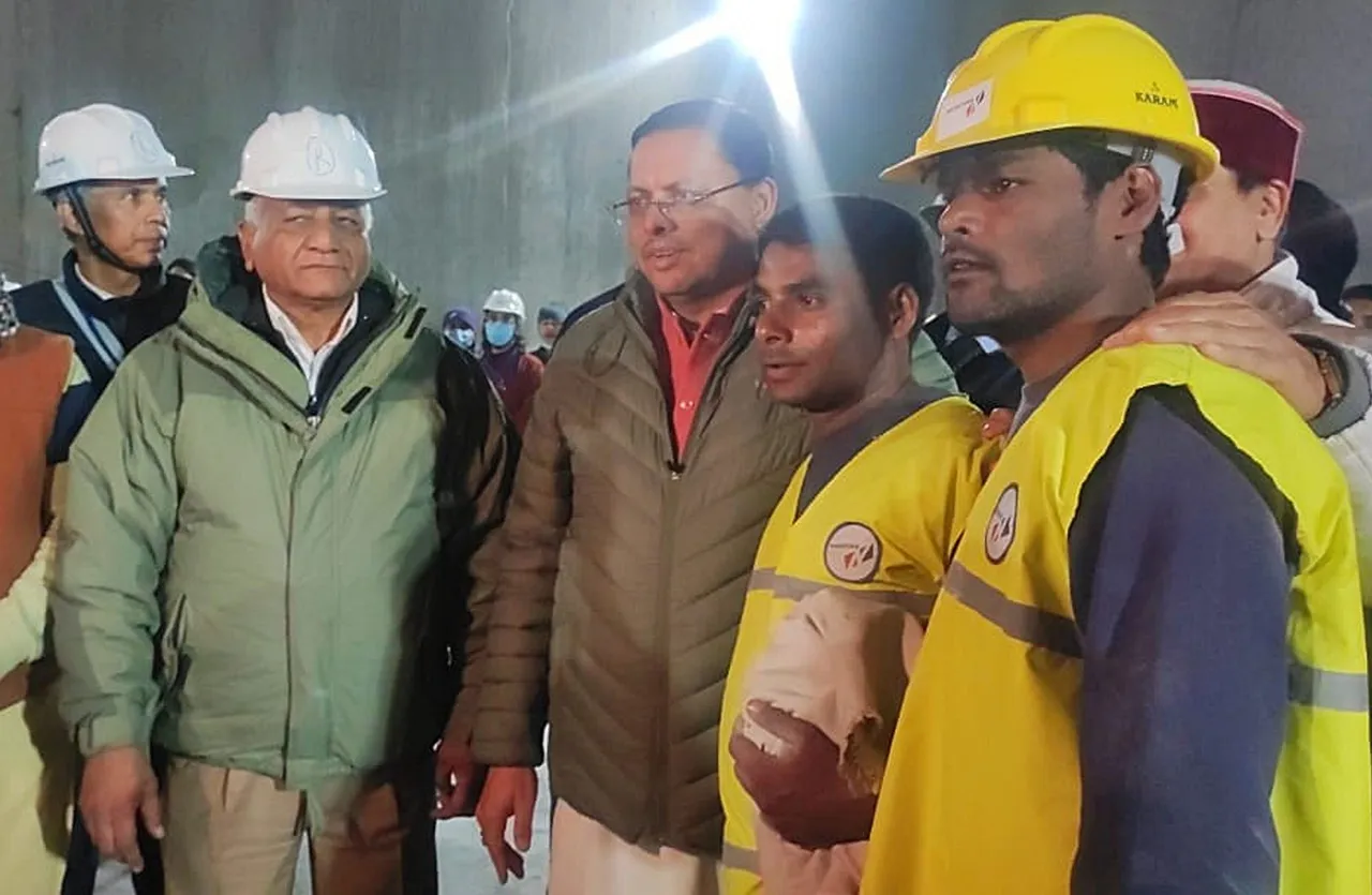 First workers trapped in tunnnel freed