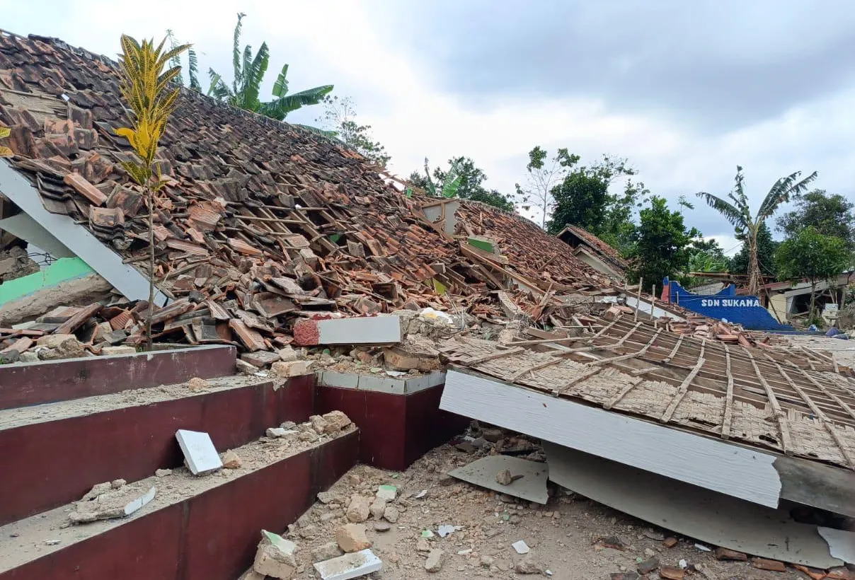At least 62 people killed after 5.6 magnitude earthquake hit southwest of Cianjur, West Java
