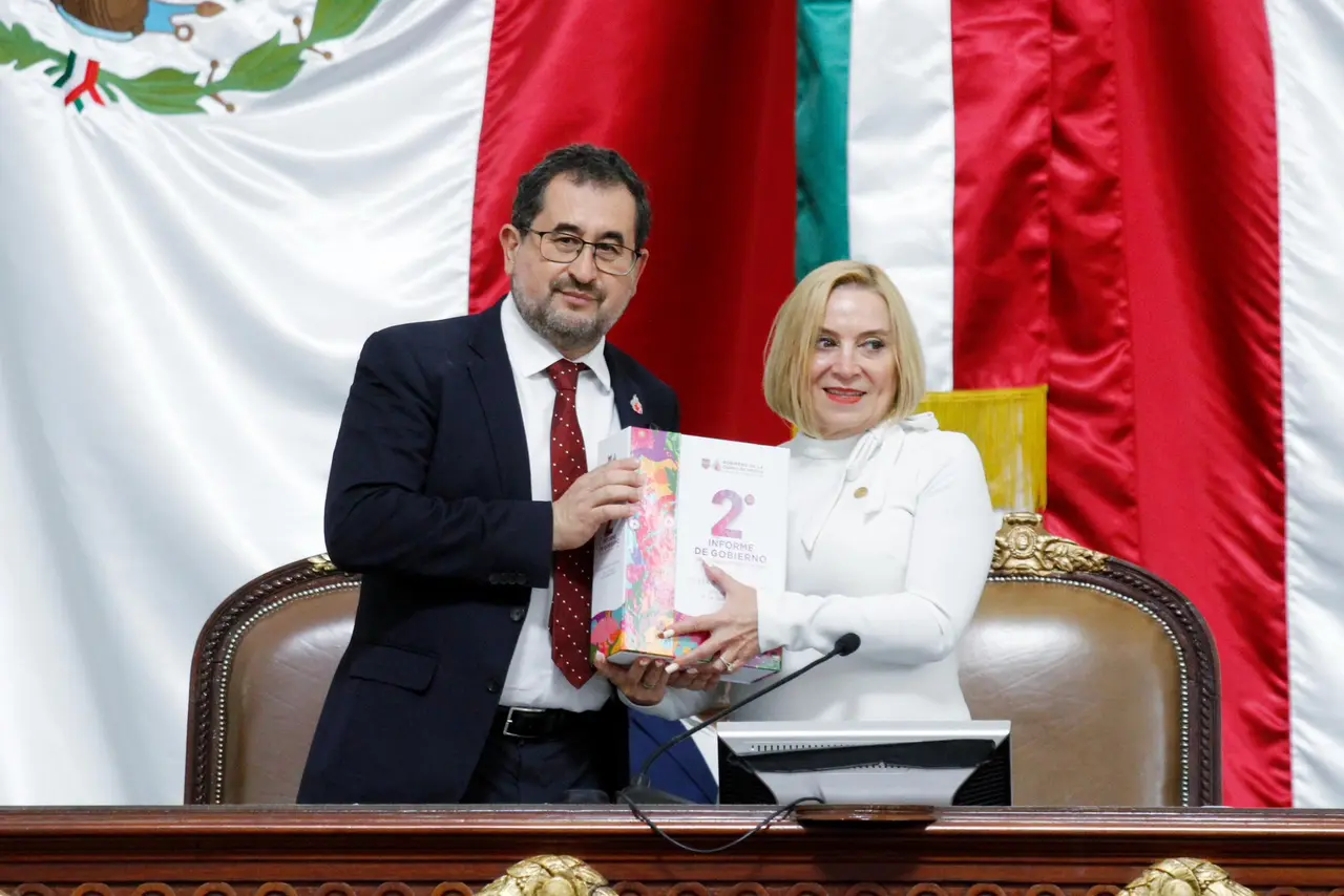 César Cravioto entrega el Segundo Informe de Gestión de Clara Brugada al Congreso de la Ciudad de México
