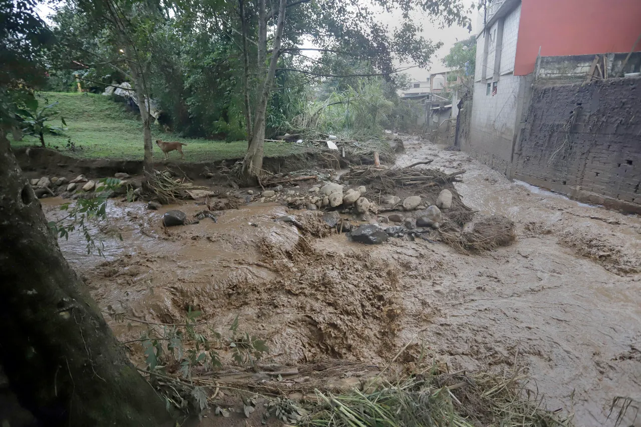 Angustia y destrucción en Huauchinango, un municipio golpeado por las lluvias en México