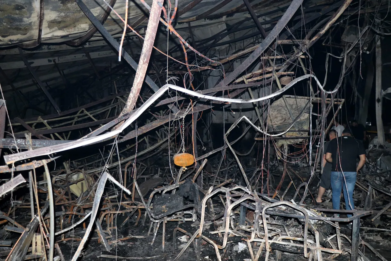Más de 100 muertos en un incendio en un salón de bodas