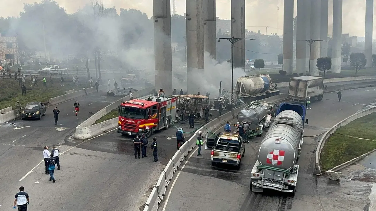 Explosión en Iztapalapa: cuatro muertos y 90 heridos tras volcadura de pipa de gas