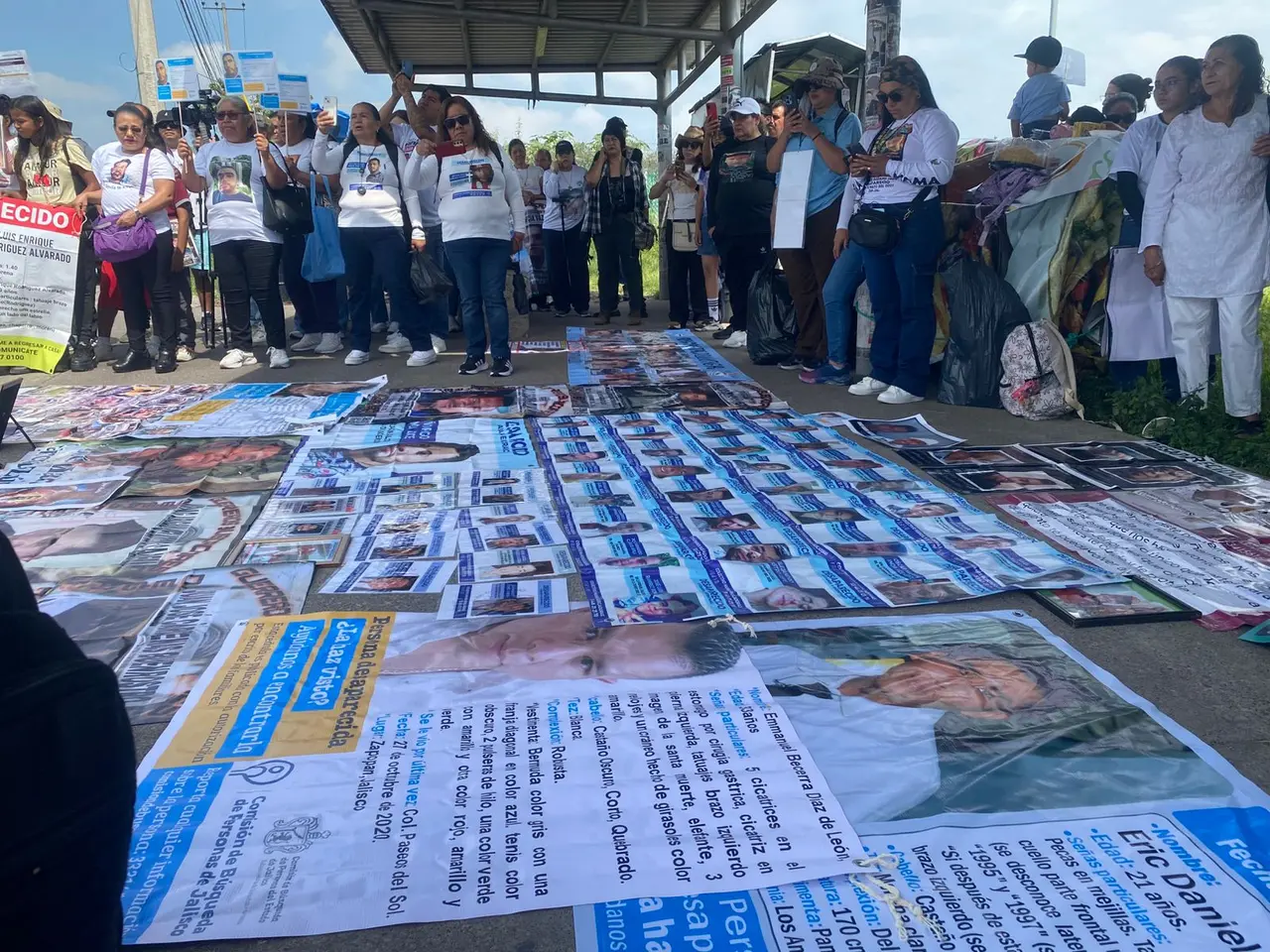Familiares y colectivos de personas desaparecidas marchan en Guadalajara para exigir avances en las investigaciones y búsquedas.