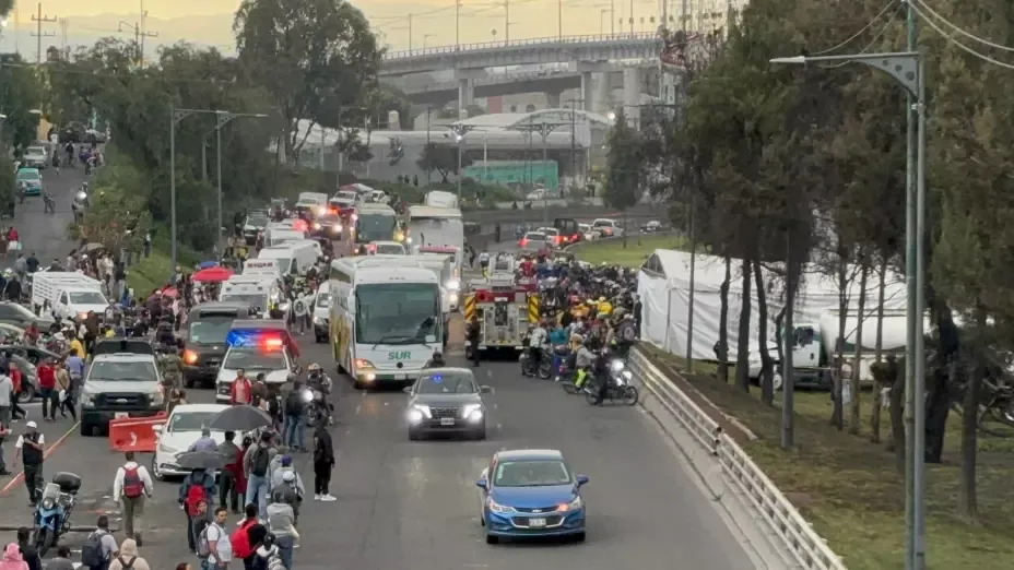Autoridades periciales trabajan en zona de explosión en Iztapalapa