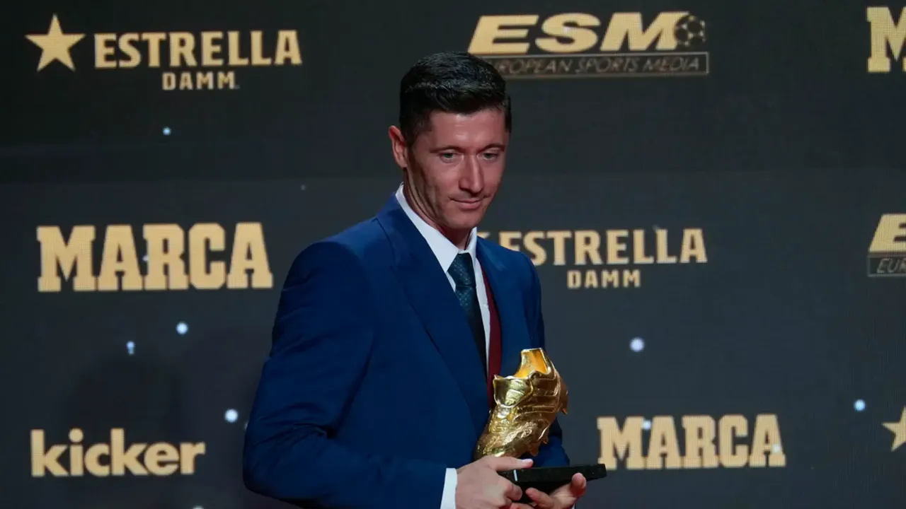 lewandowski-recibe-bota-oro_98