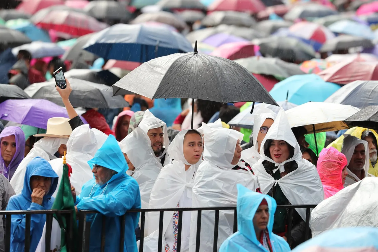 Alerta en la capital: lluvias fuertes y granizo afectarán varias alcaldías