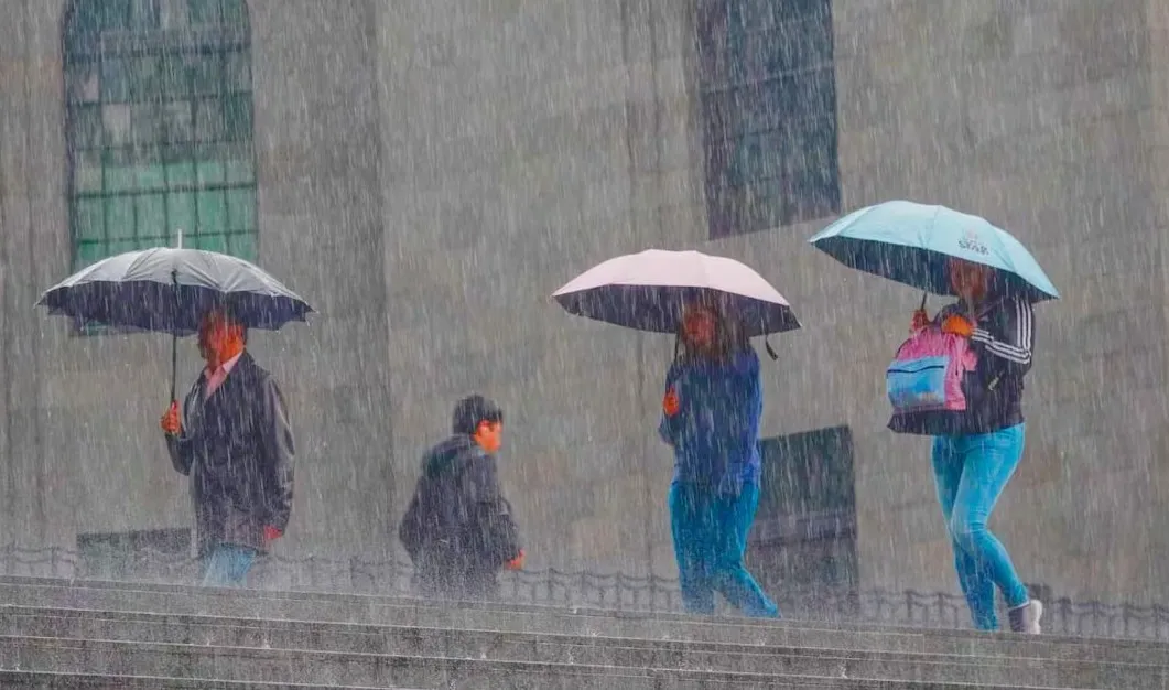 Canales de baja presión y humedad provocarán lluvias y chubascos en varias regiones del país