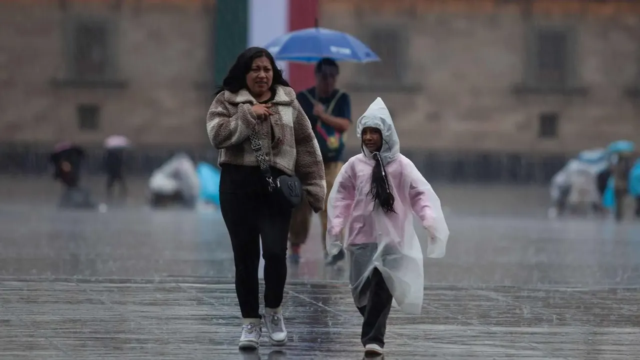 Tormenta eléctrica sobre el Valle de México
