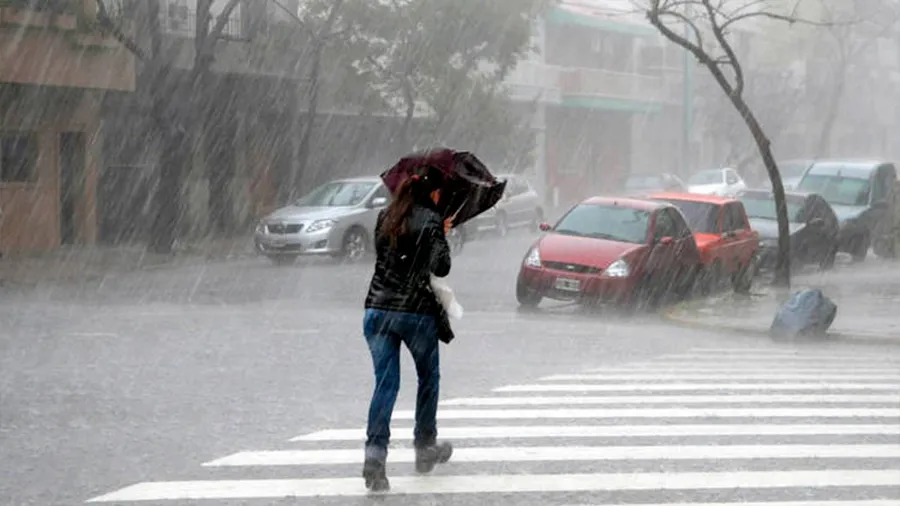 CDMX con cielo nublado: Lluvias fuertes con descargas eléctricas y posible granizo.