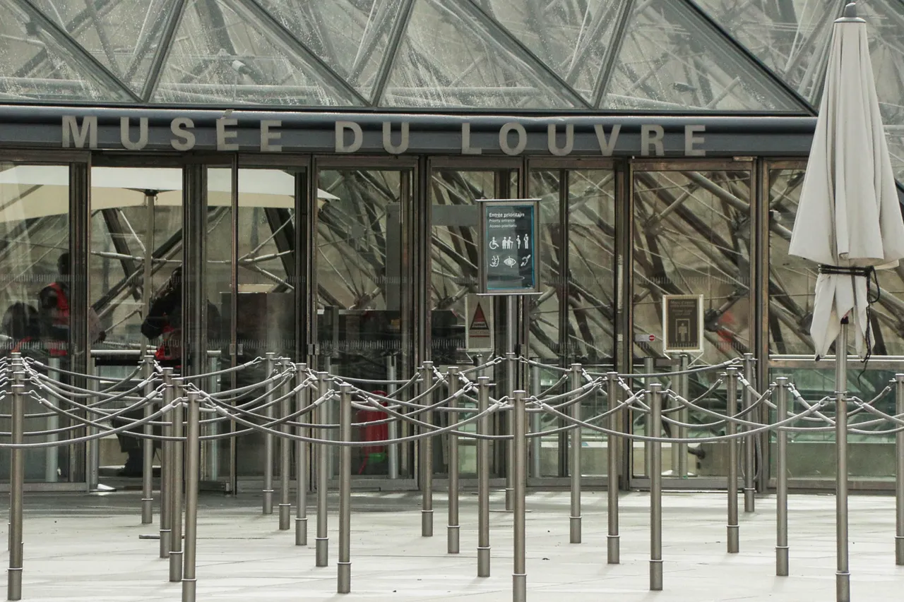 El Louvre se va a quedar cerrado este lunes tras el robo de las joyas
