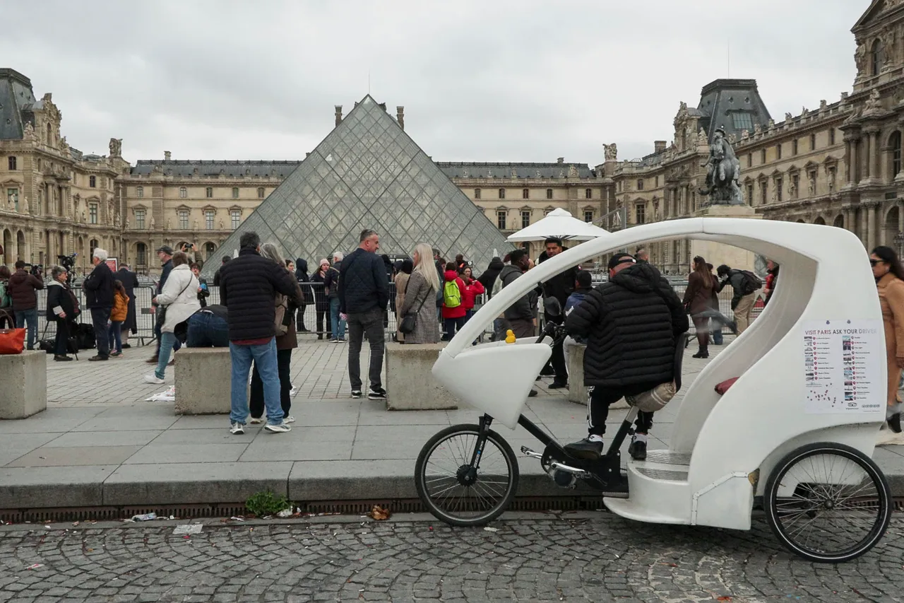 El Louvre se va a quedar cerrado este lunes tras el robo de las joyas