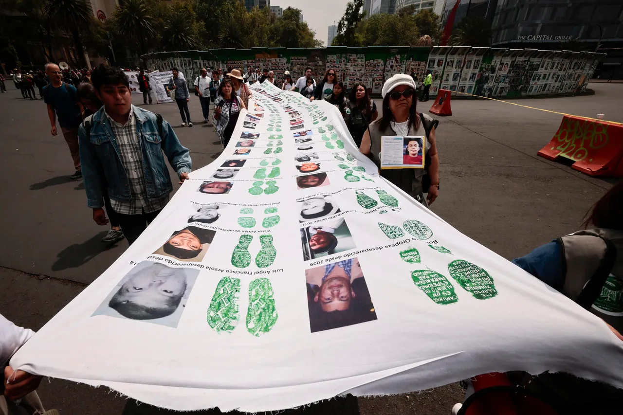 Estamos muertos en vida, mexicanas protestan por sus desaparecidos el Día de las Madres