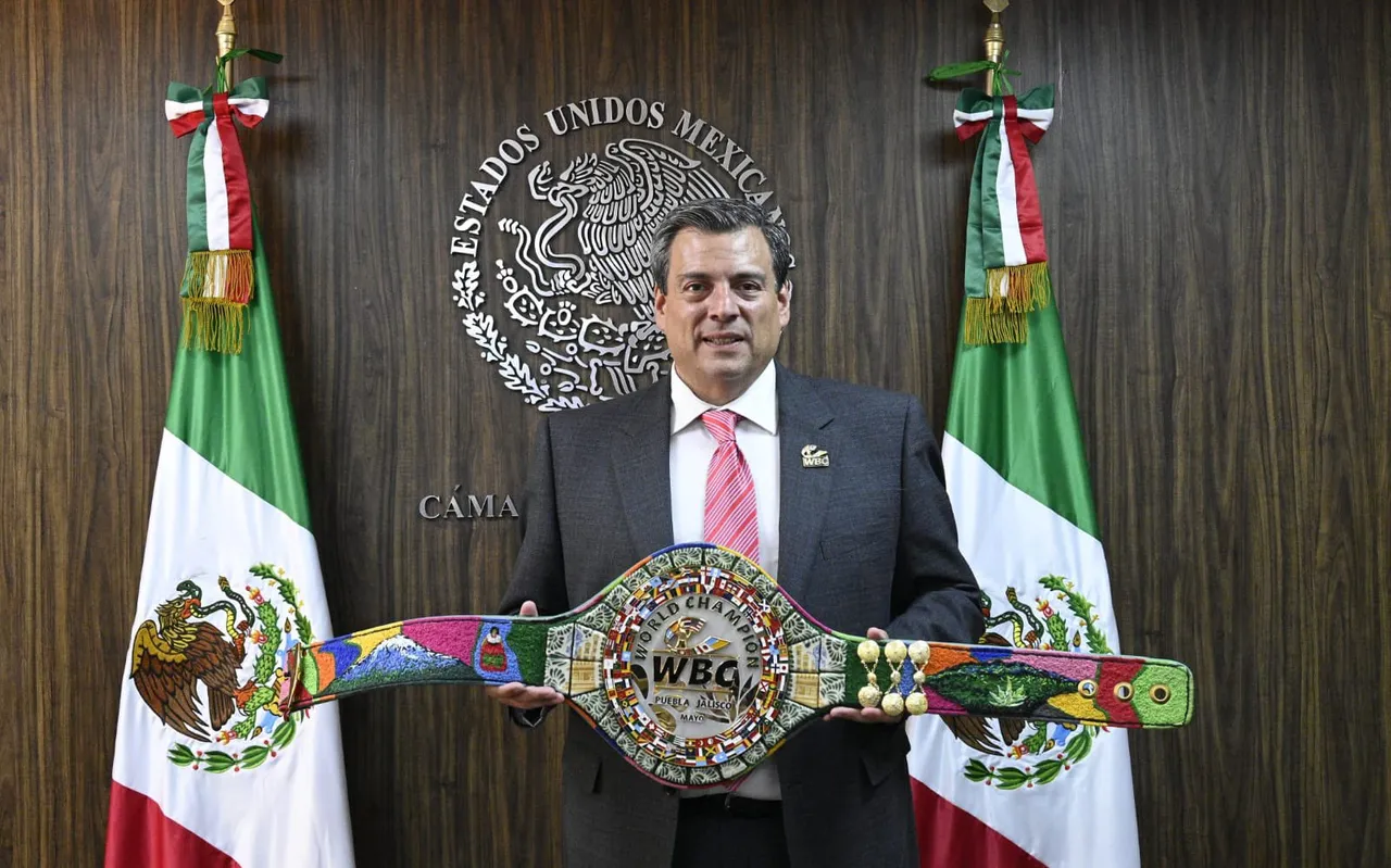 mau canelo