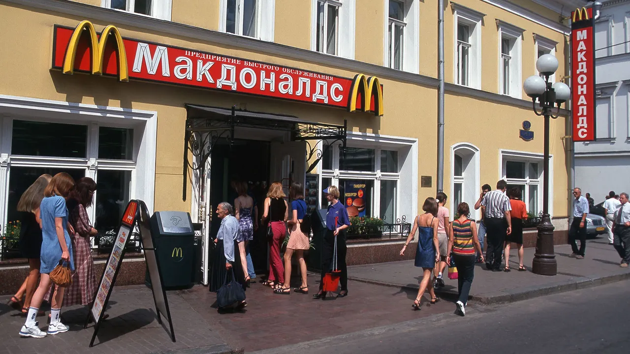 Moscow-McDonald&#8217;s branch in the Arbat street