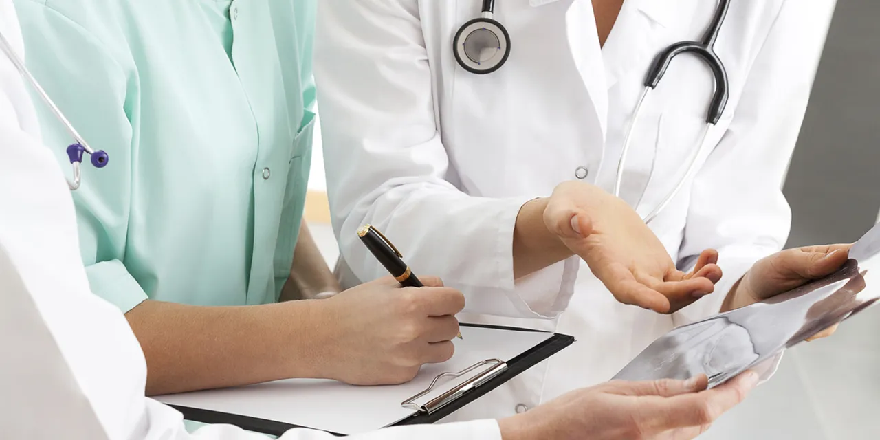 Cáncer y problemas cardiacos: Los millonarios costos que están presionando las primas de seguros en México.