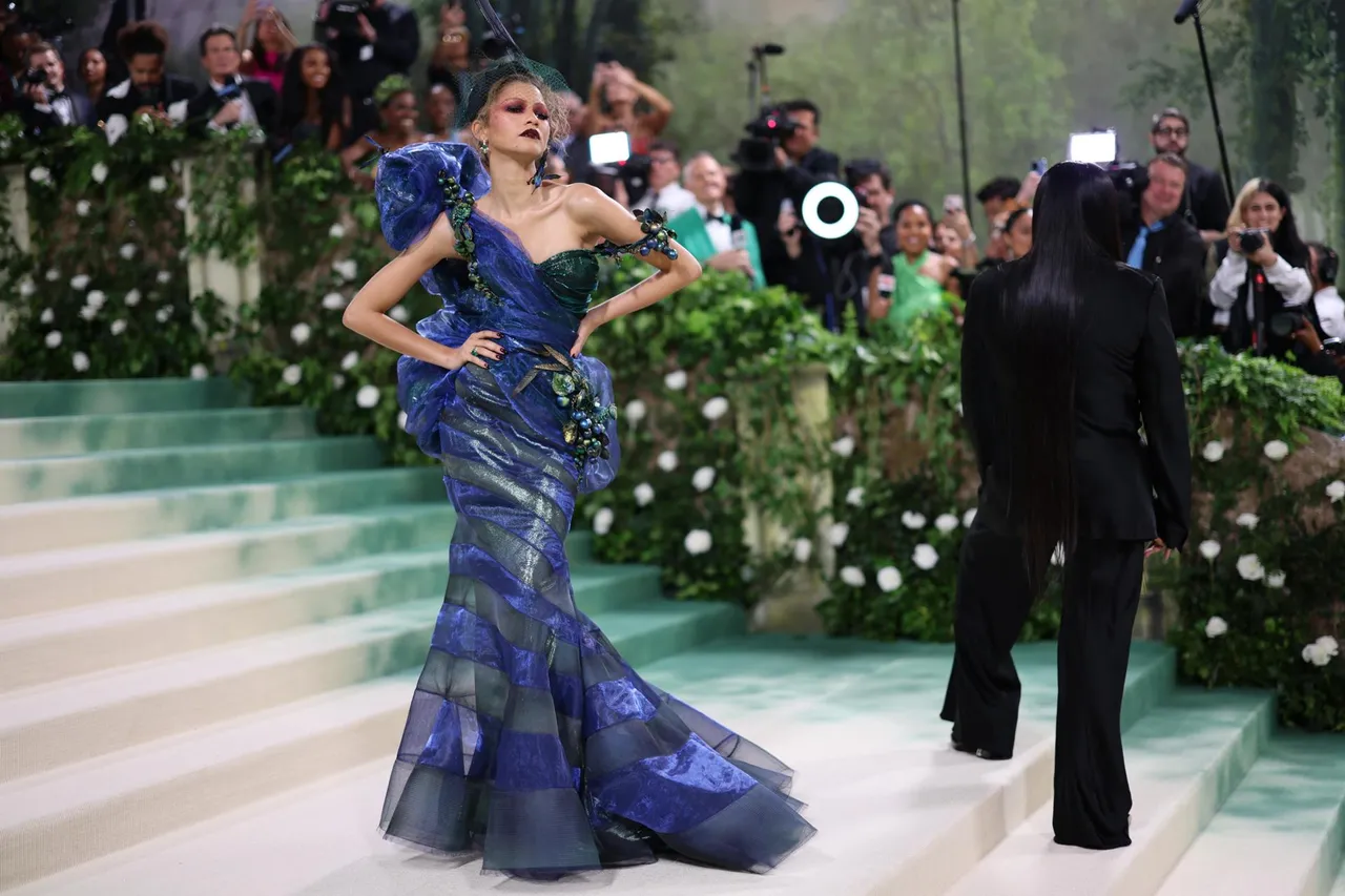 Los famosos desfilan por el jardín utópico de una Met Gala ajena a los problemas del mundo