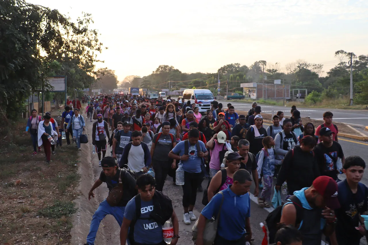 La primera caravana del año sale de la frontera sur de México con 2.000 migrantes