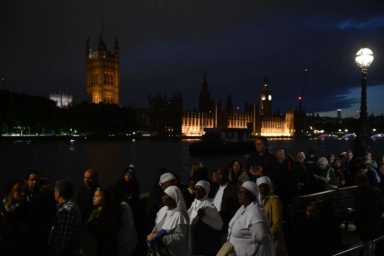 Minute&#8217;s silence for Queen Elizabeth II