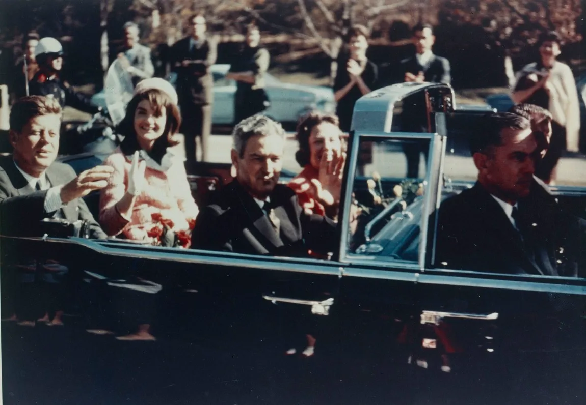 motorcade-697-02